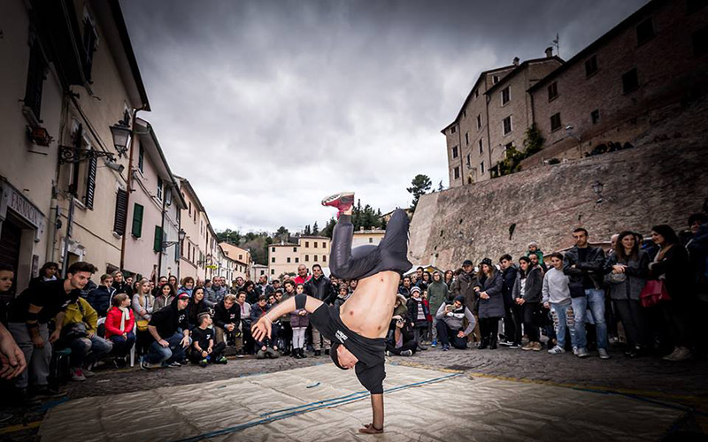Spettacoli-di-Street-Dance---Cartoceto-Dop,-il-Festival-2017